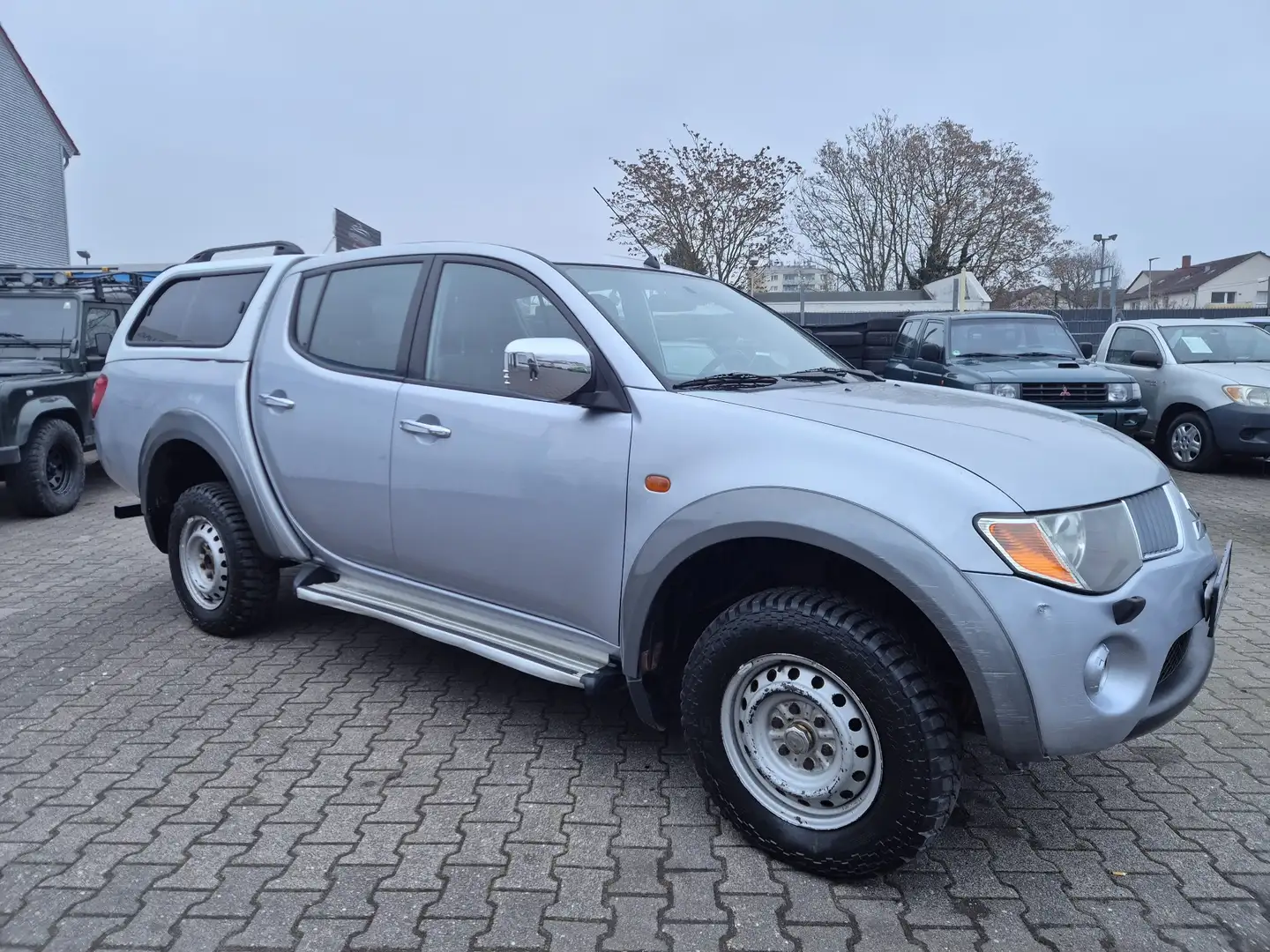 Mitsubishi L200 Doppelkabine 4WD **nur 117 Tkm/LKW-Zl./1.Hand** Silber - 1