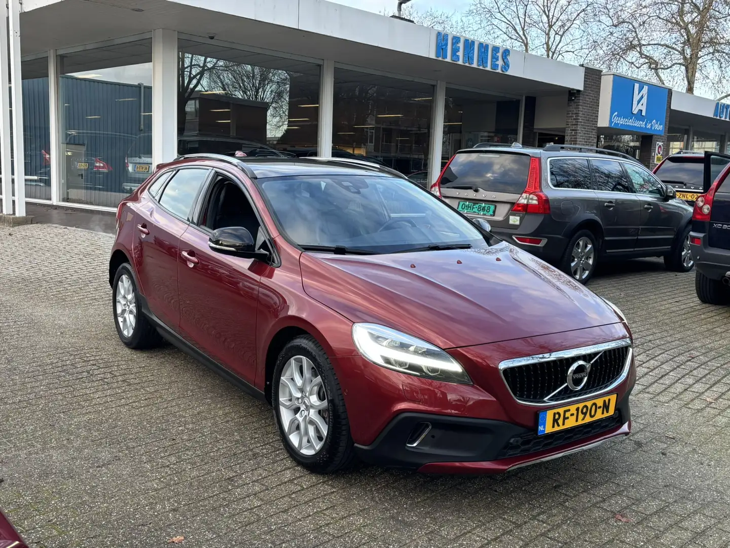 Volvo V40 Cross Country 1.5 T3 Nordic+ Pano Standkachel 1e eigenaar Rot - 1