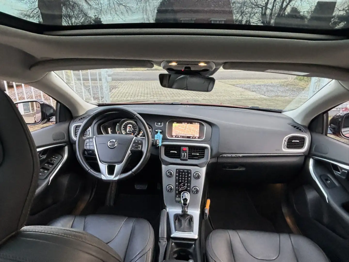 Volvo V40 Cross Country 1.5 T3 Nordic+ Pano Standkachel 1e eigenaar Rot - 2