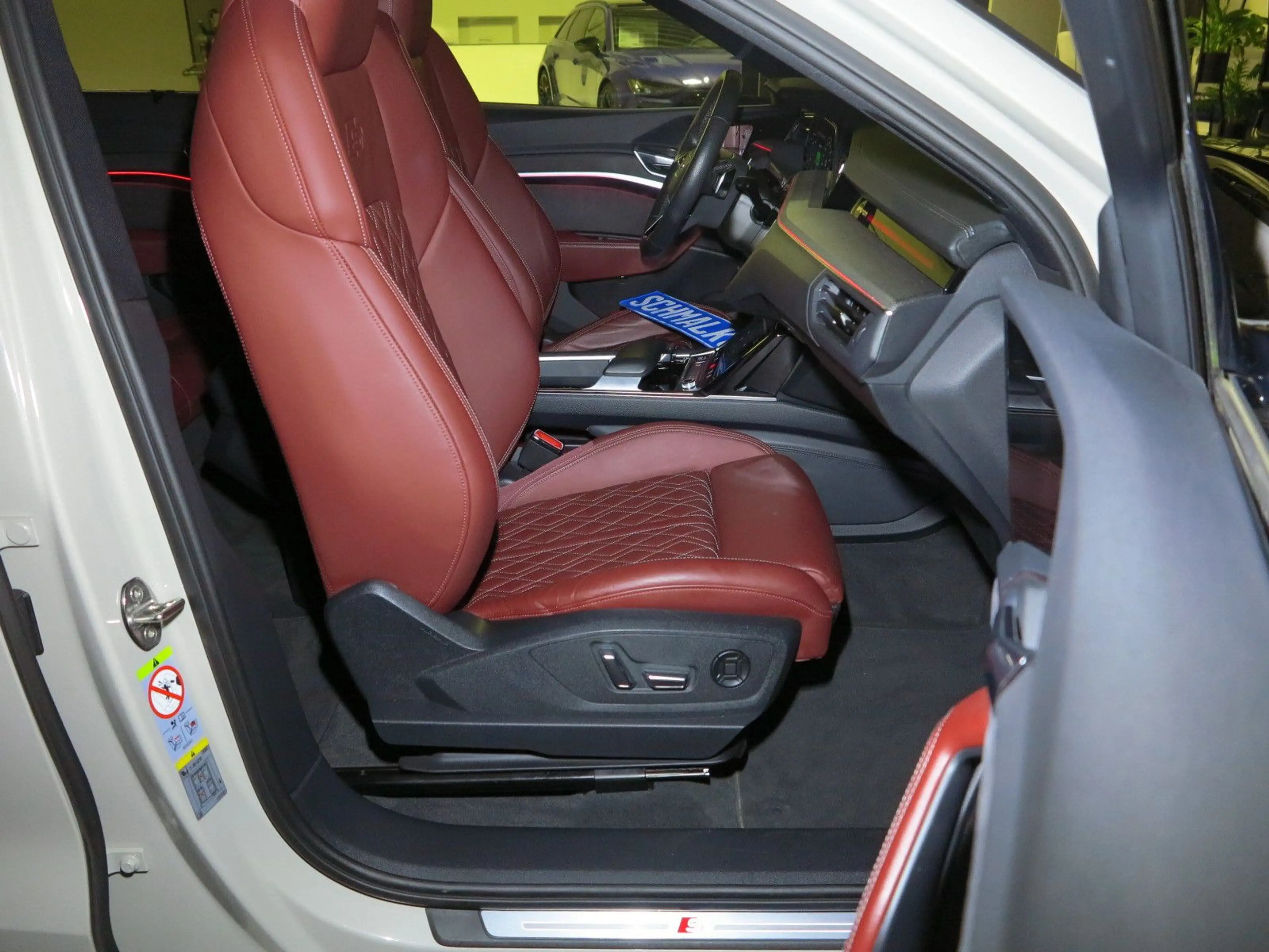 Audi e-tron S quattro 90% SoH Leder DAB ACC LM22 — photo 12