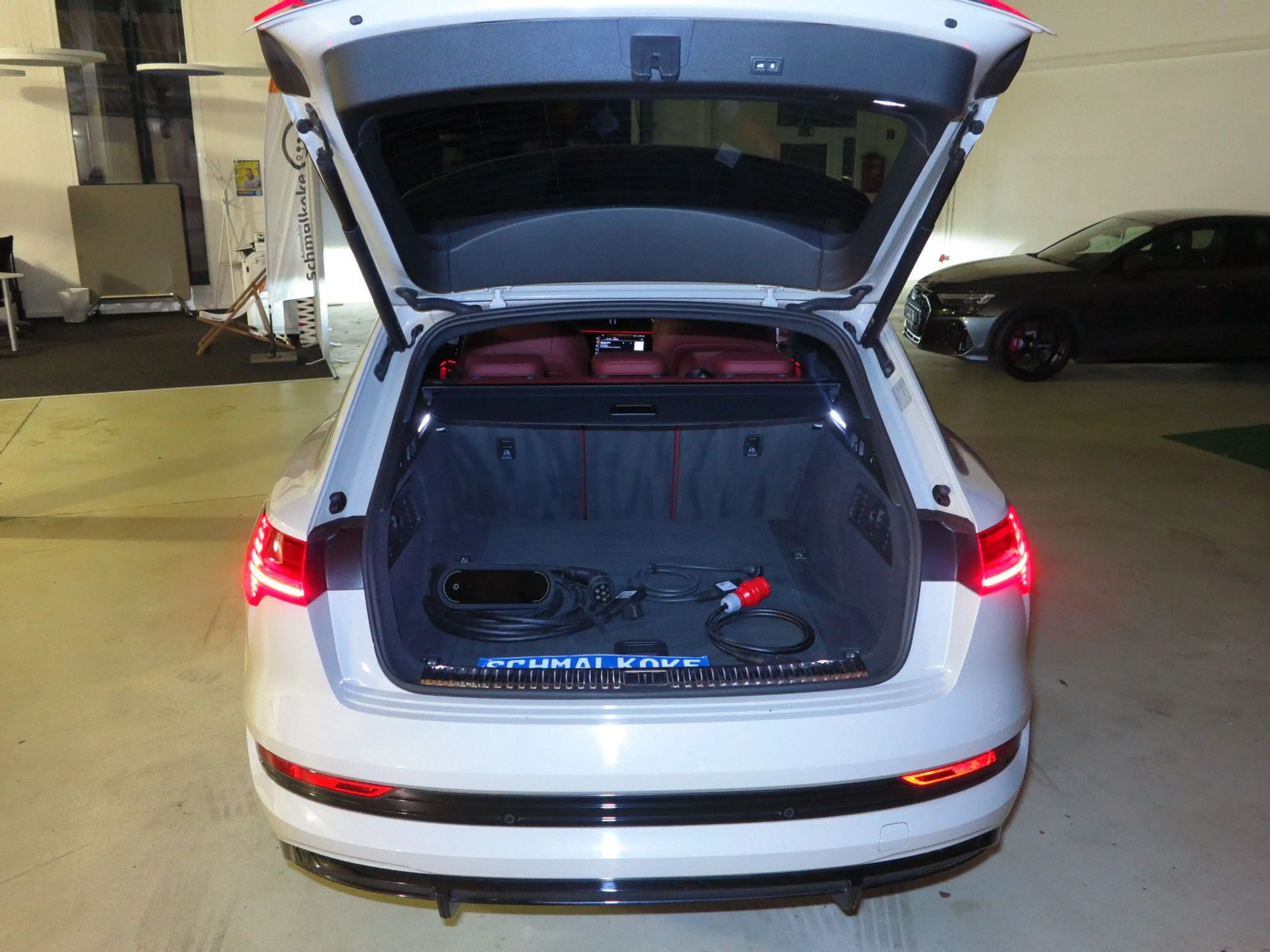 Audi e-tron S quattro 90% SoH Leder DAB ACC LM22 — photo 8