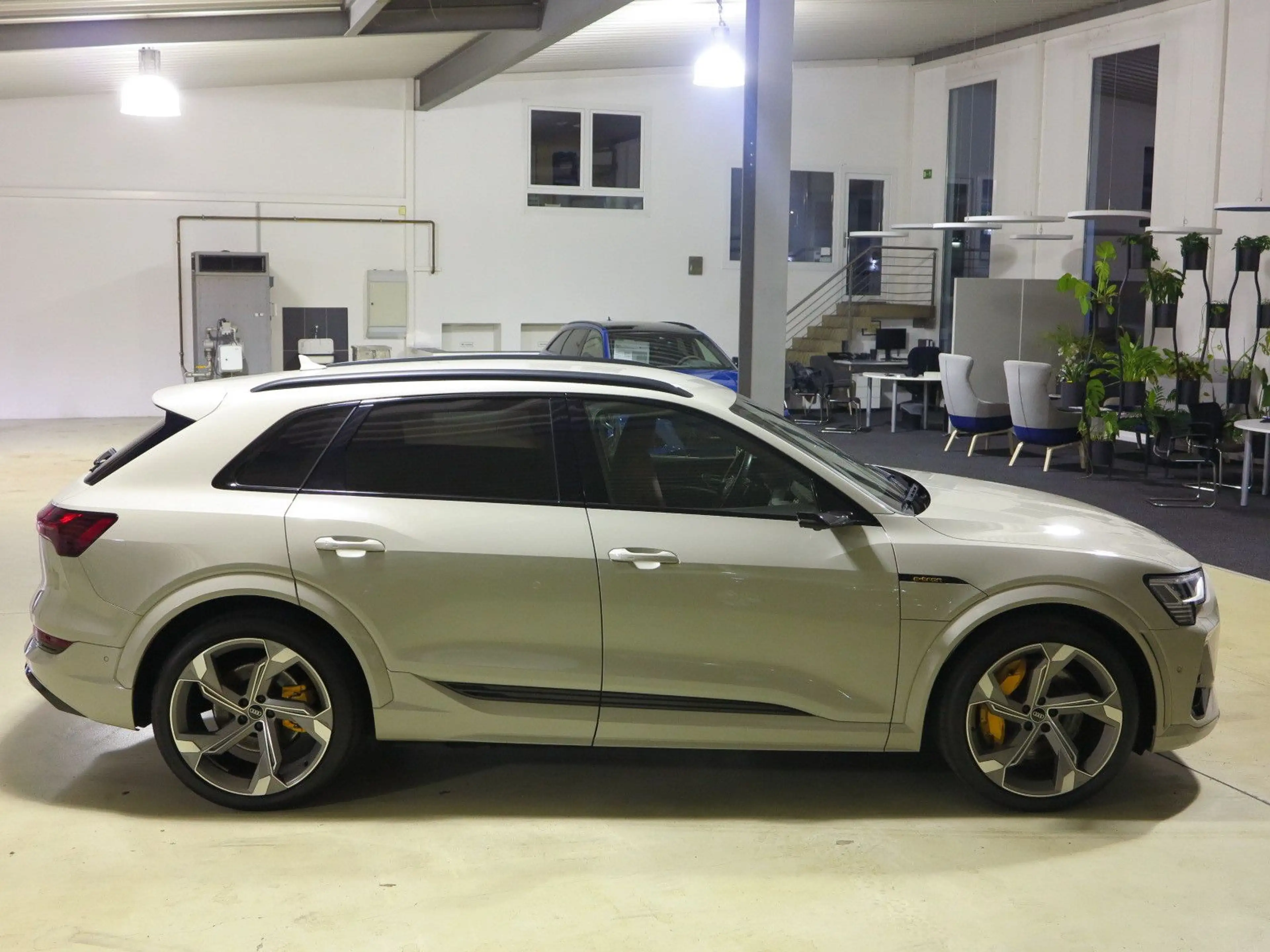Audi e-tron S quattro 90% SoH Leder DAB ACC LM22 — photo 14
