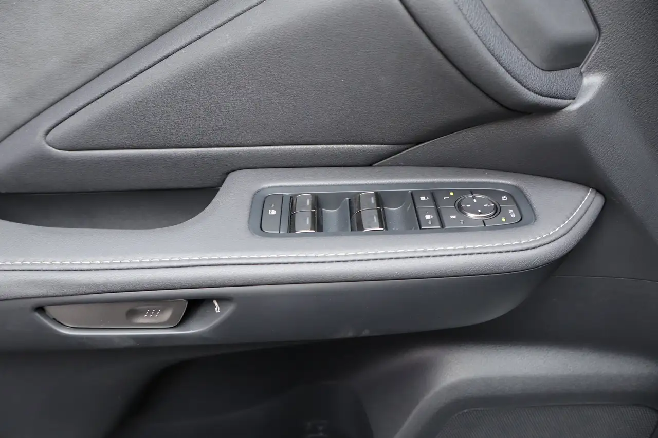 Lexus TX снимка Lexus TX