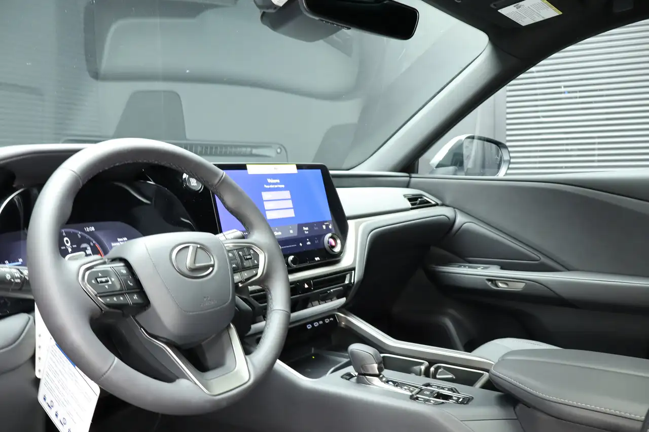 Lexus TX снимка Lexus TX