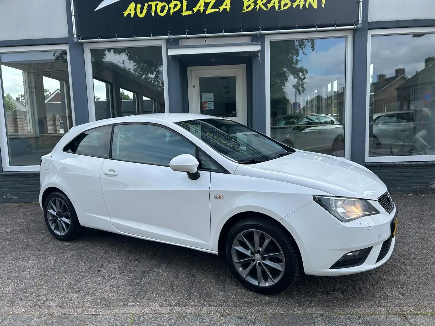 SEAT Ibiza SC 1.4 I TECH / NAVI / CUISE / LEDER Blanc - 2