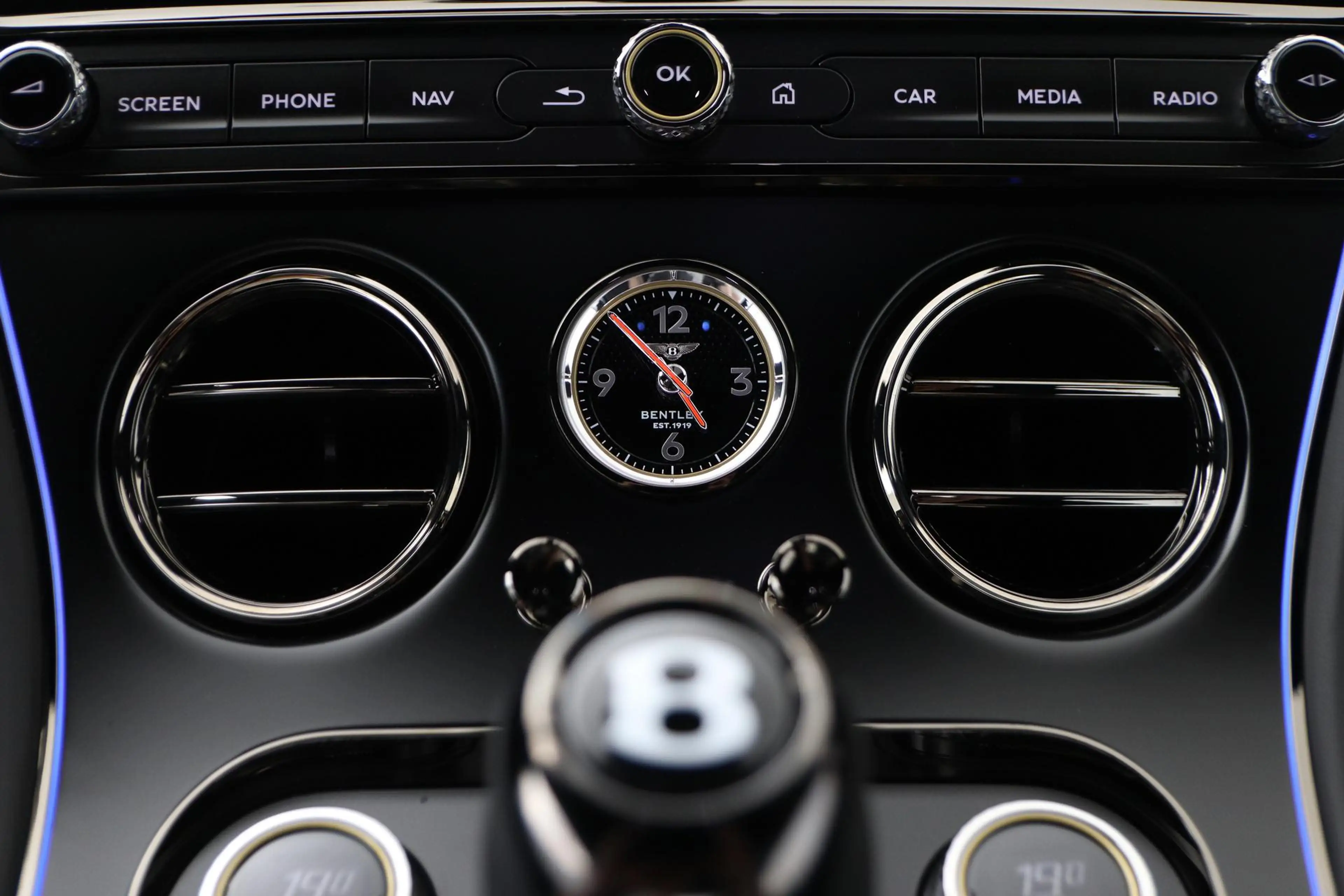 Bentley Continental GT 4.0 V8 Hybrid | Carbon Styling Edition | Touring S — photo 37