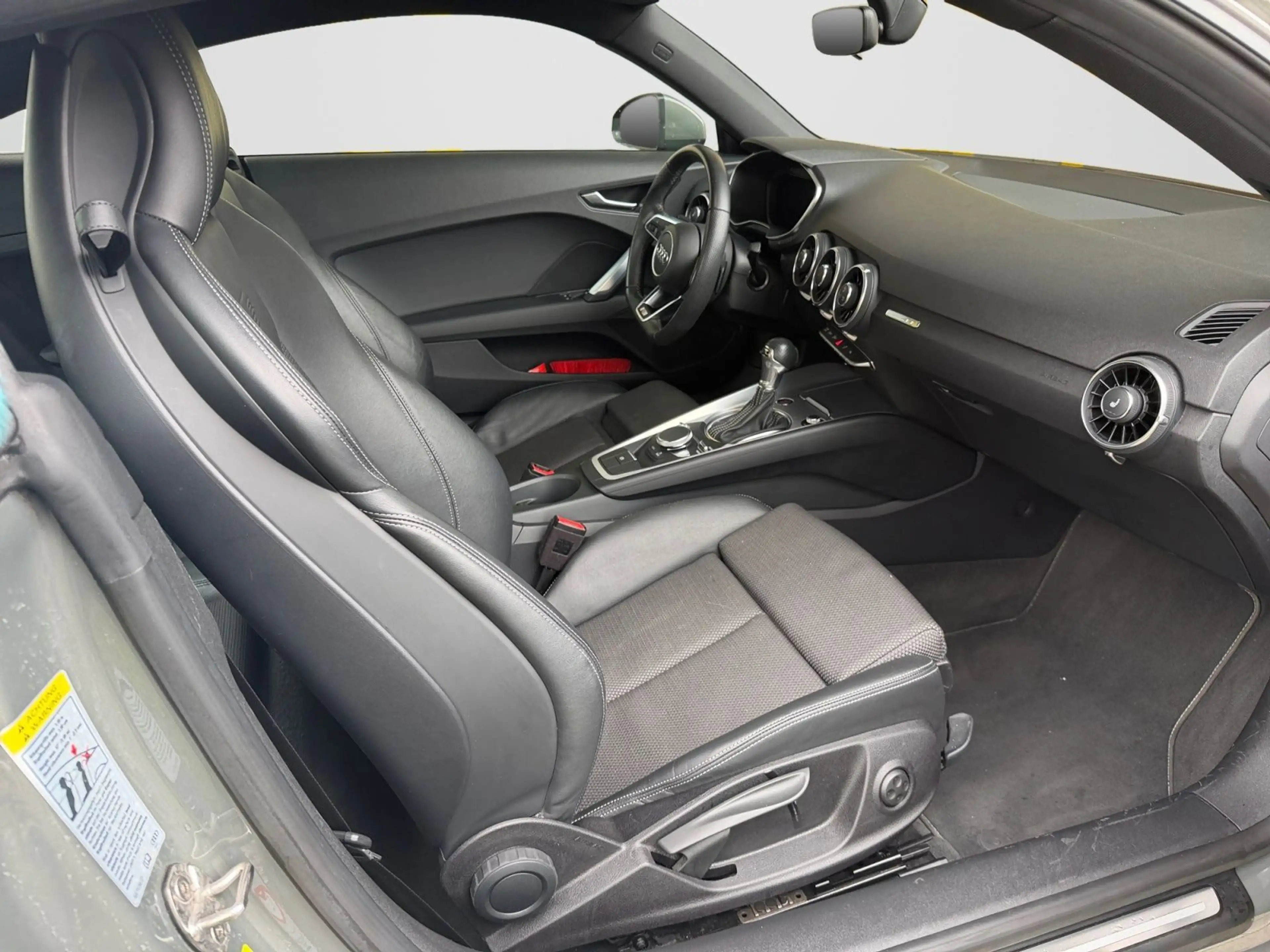 Audi TT 40 TFSI S line Sport-Paket Plus RFK*SHZ*VC — photo 11