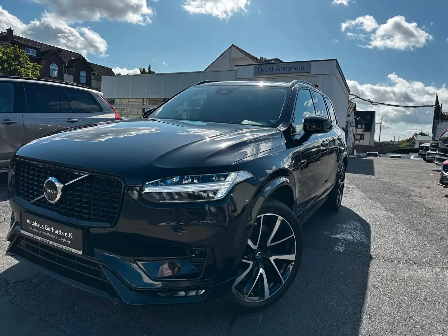 Volvo XC90 B5 AWD Ultimate 7-Sitz,AHK,360°,HUD,PANO Schwarz - 1