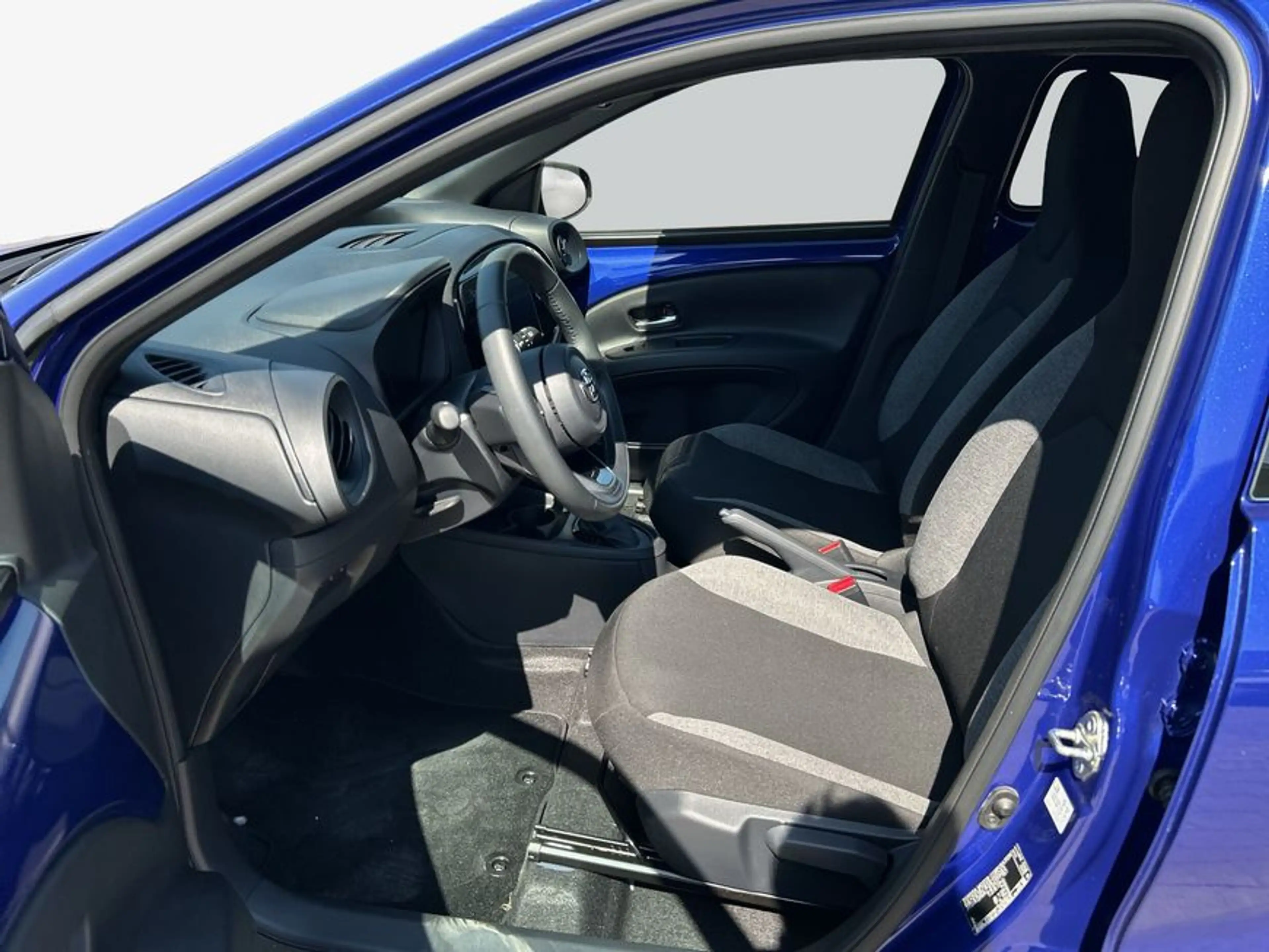 Toyota Aygo X X S-CVT Play — photo 9