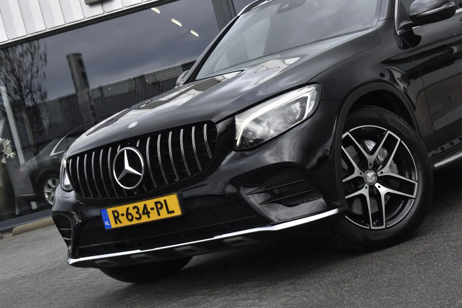Mercedes-Benz GLC 250 4MATIC AMG-line Pano - Trekhaak - 360 Schwarz - 2