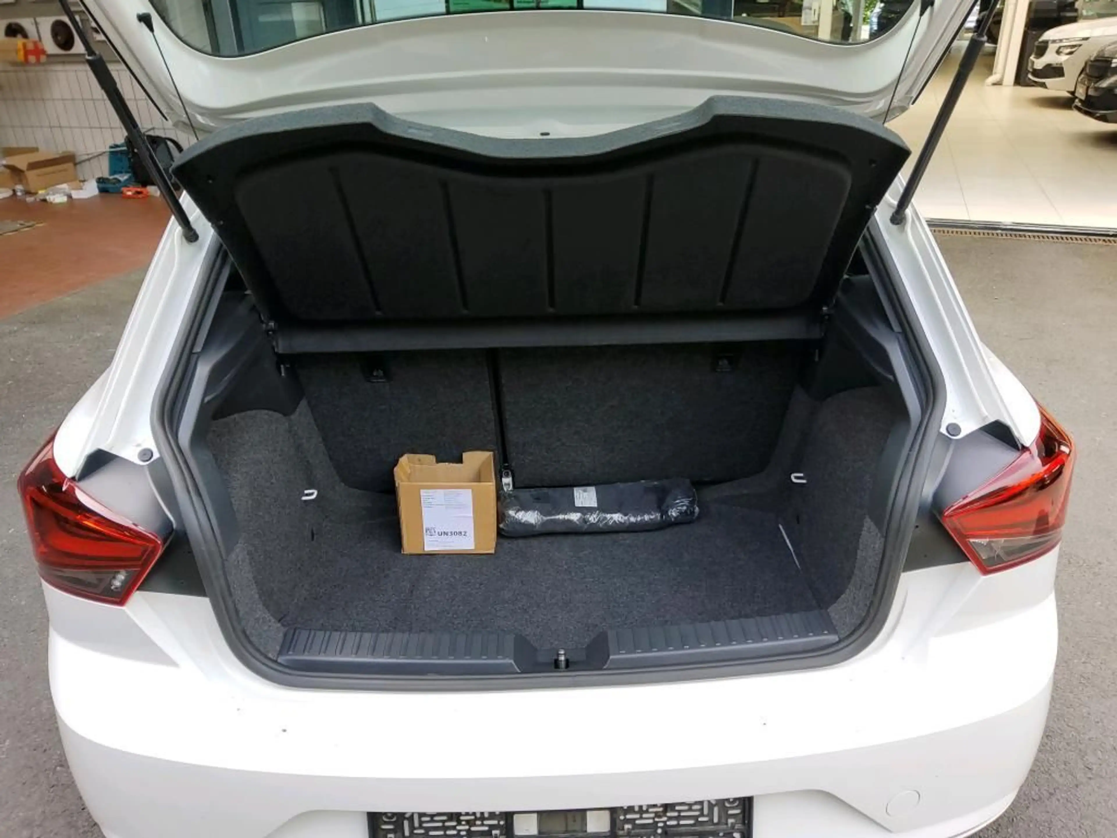 SEAT Ibiza 1.0 TSI FR *ViCo*MATRIX*NAVI*17-ZOLL* — photo 12