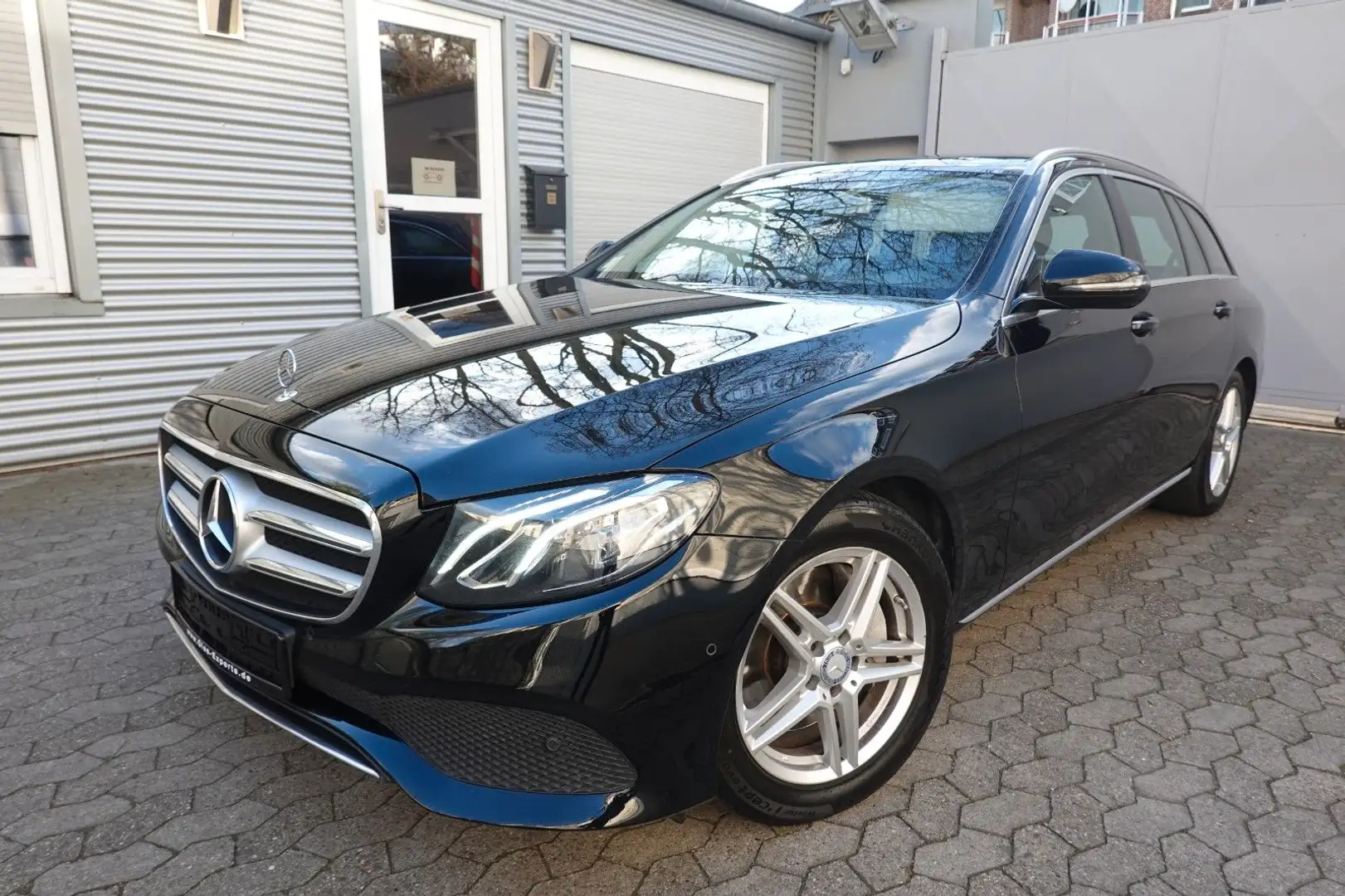 Mercedes-Benz E 350 E -Klasse T-Modell Widescreen Pano Leder Чорний - 1