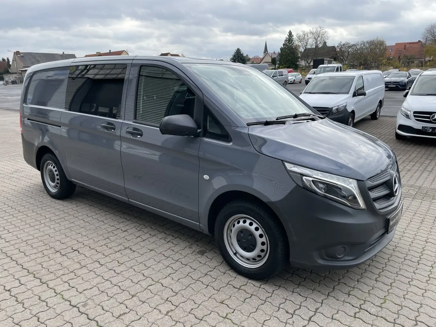 Mercedes-Benz Vito Vito 114 CDI Mixto L KLIMA+RADIO+LED+5 SITZE+LKW Gris - 2