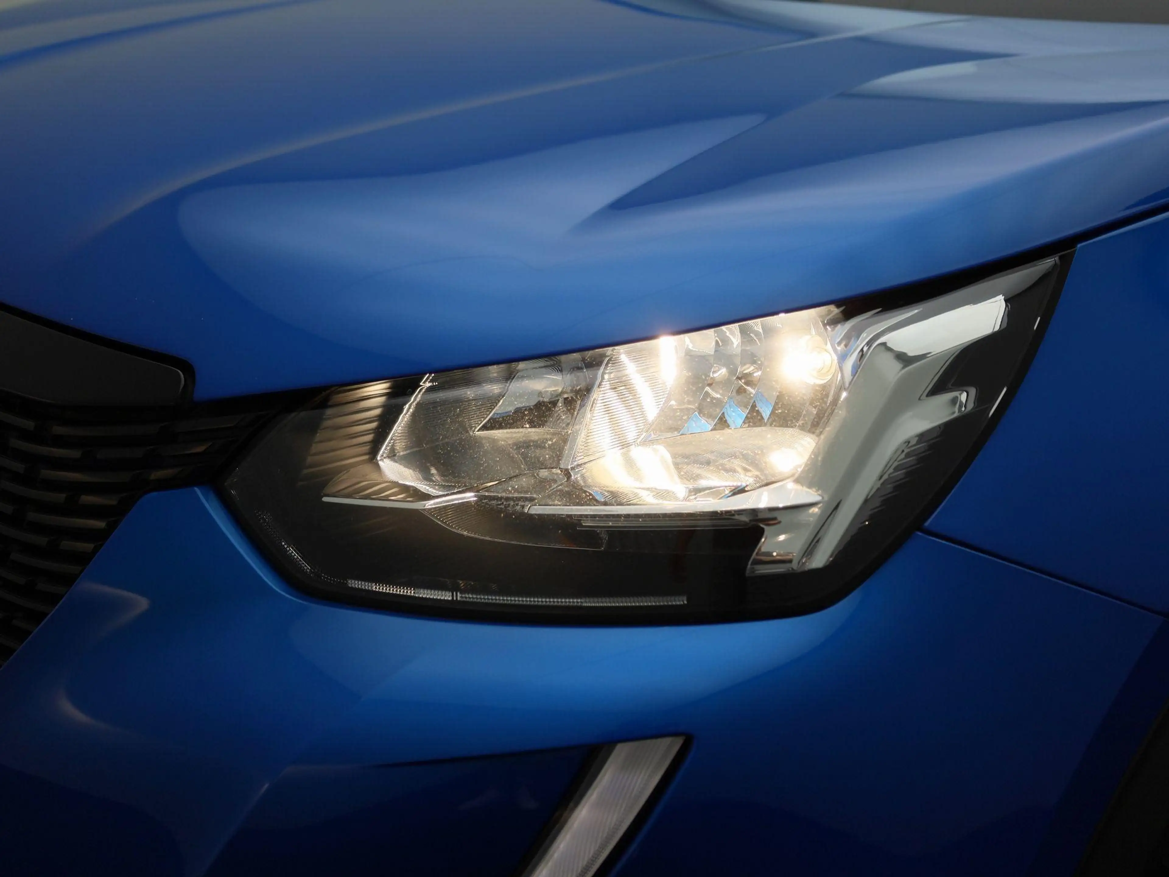 Peugeot 2008 1.2 PureTech Active | Apple Carplay / Android Auto — photo 15