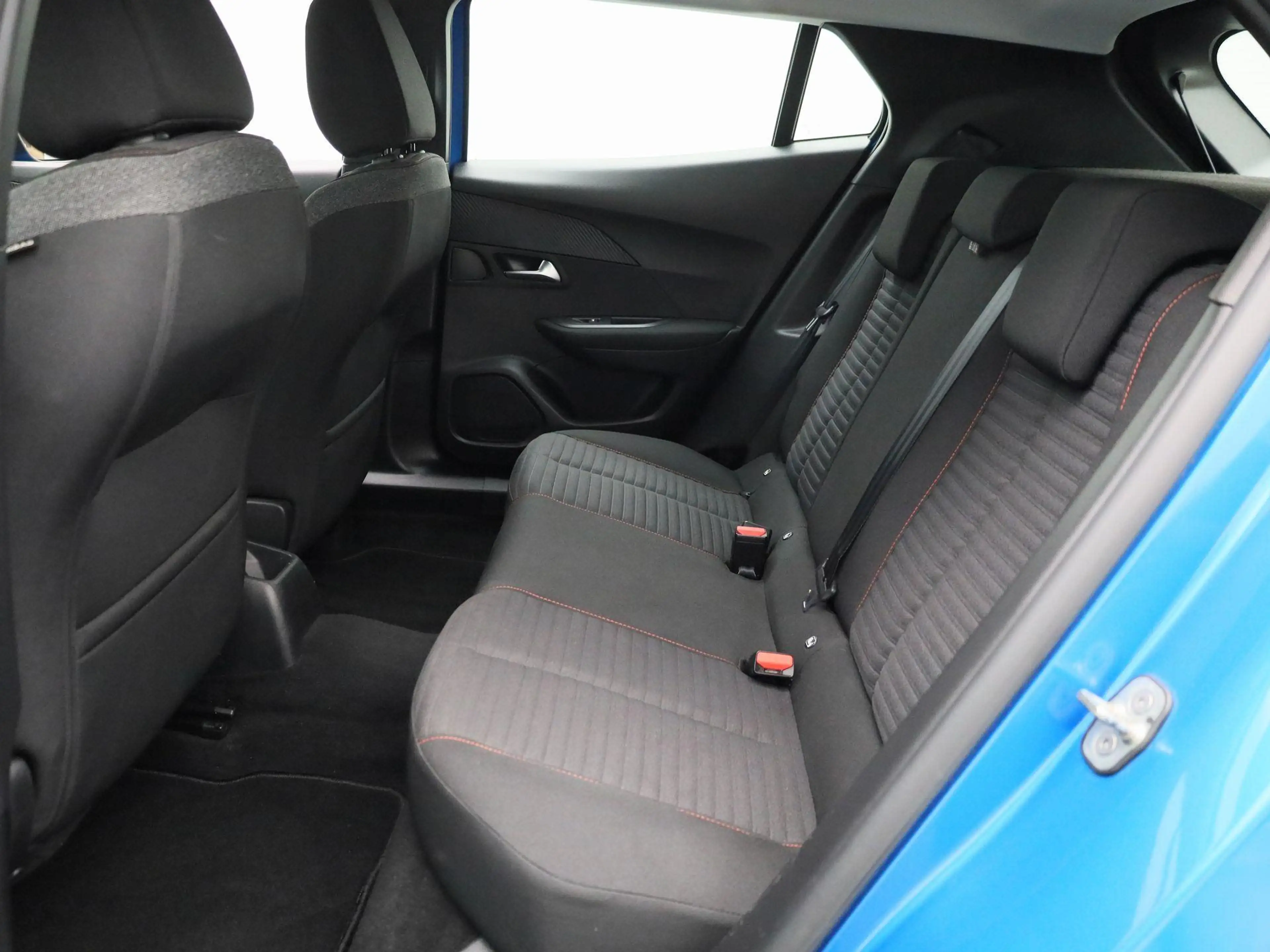 Peugeot 2008 1.2 PureTech Active | Apple Carplay / Android Auto — photo 12