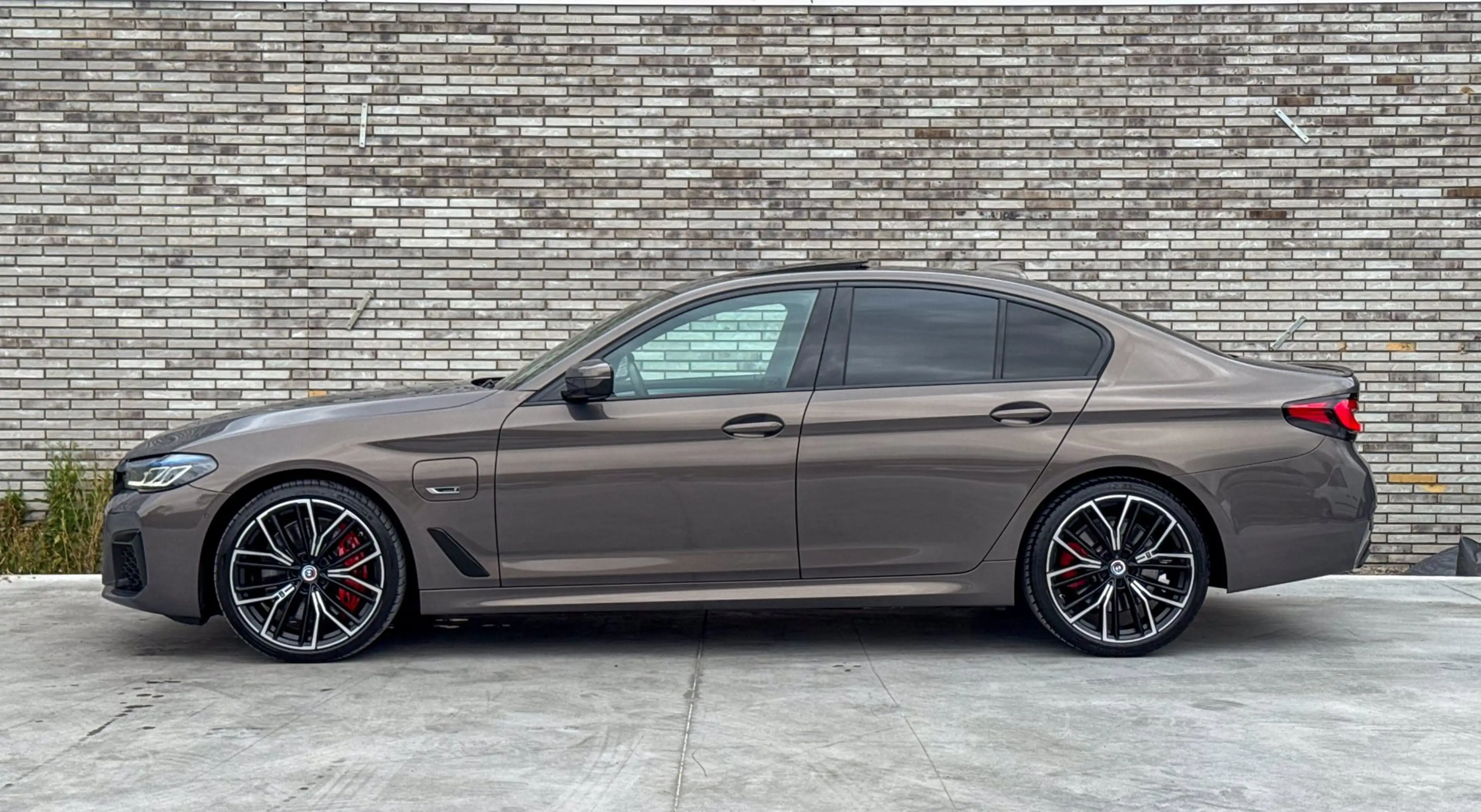 BMW 545 5-serie 545e xDrive * INIVIDUAL * HUD * ACHTER AS — photo 9