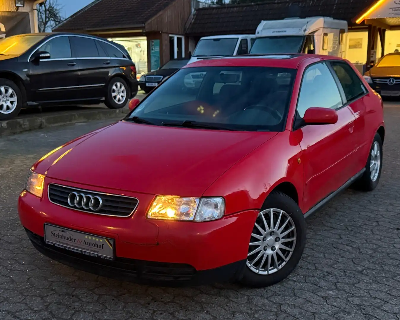 Audi A3 1.9 TDI Attraction Klima Schiebedach Automatik Rouge - 1
