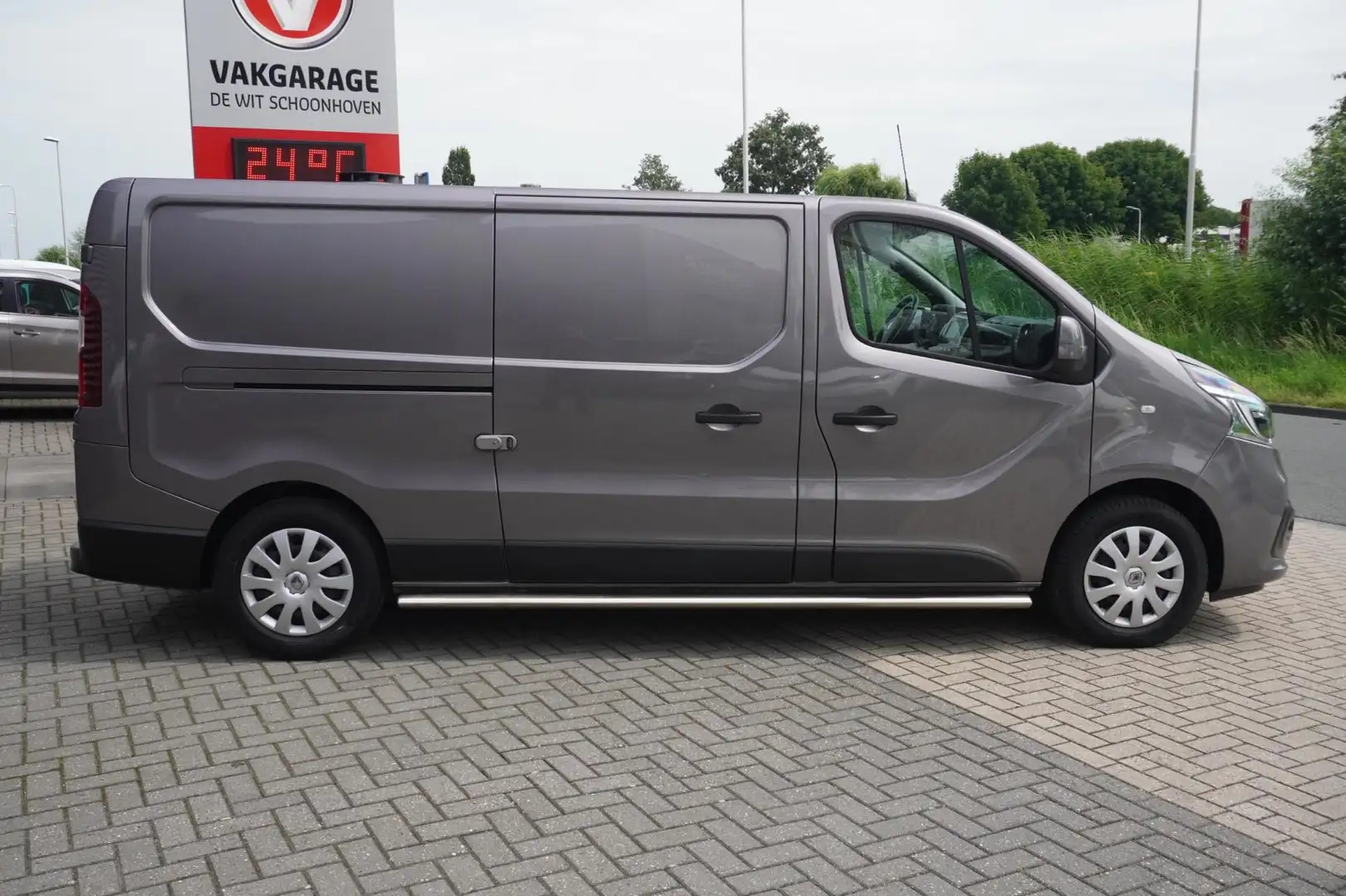 Renault Trafic 2.0 dCi 145 T29 L2H1 Comfort / Achteruitrijcamera Grijs - 2