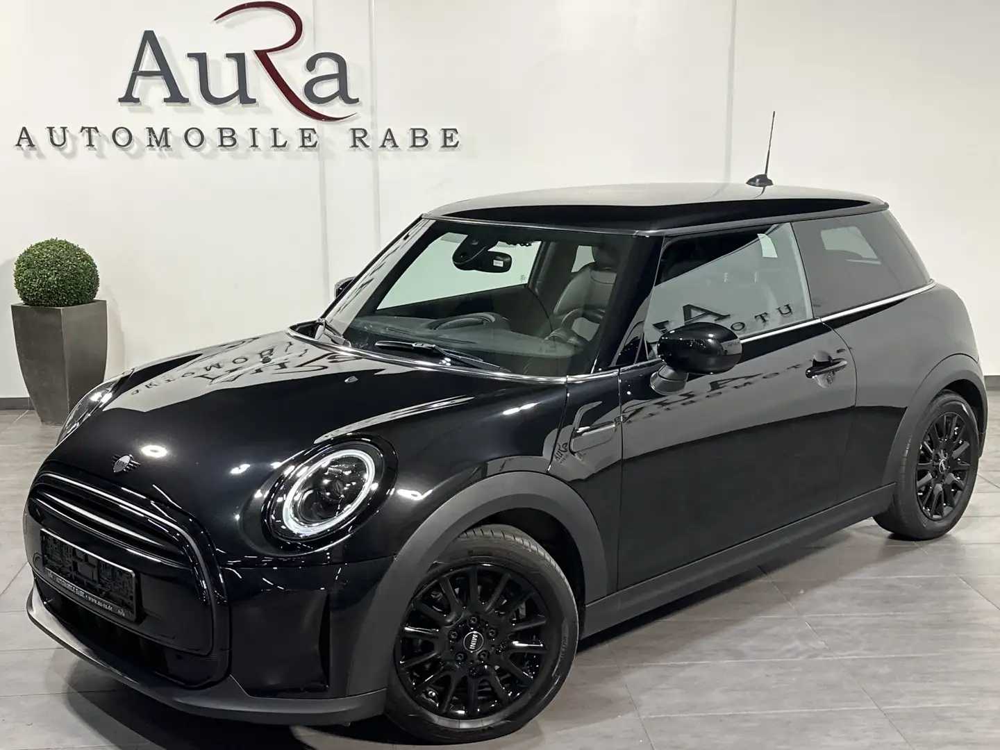 MINI Cooper Aut. Classic Trim NAV+LED+PDC+DRASSISTANT Noir - 1