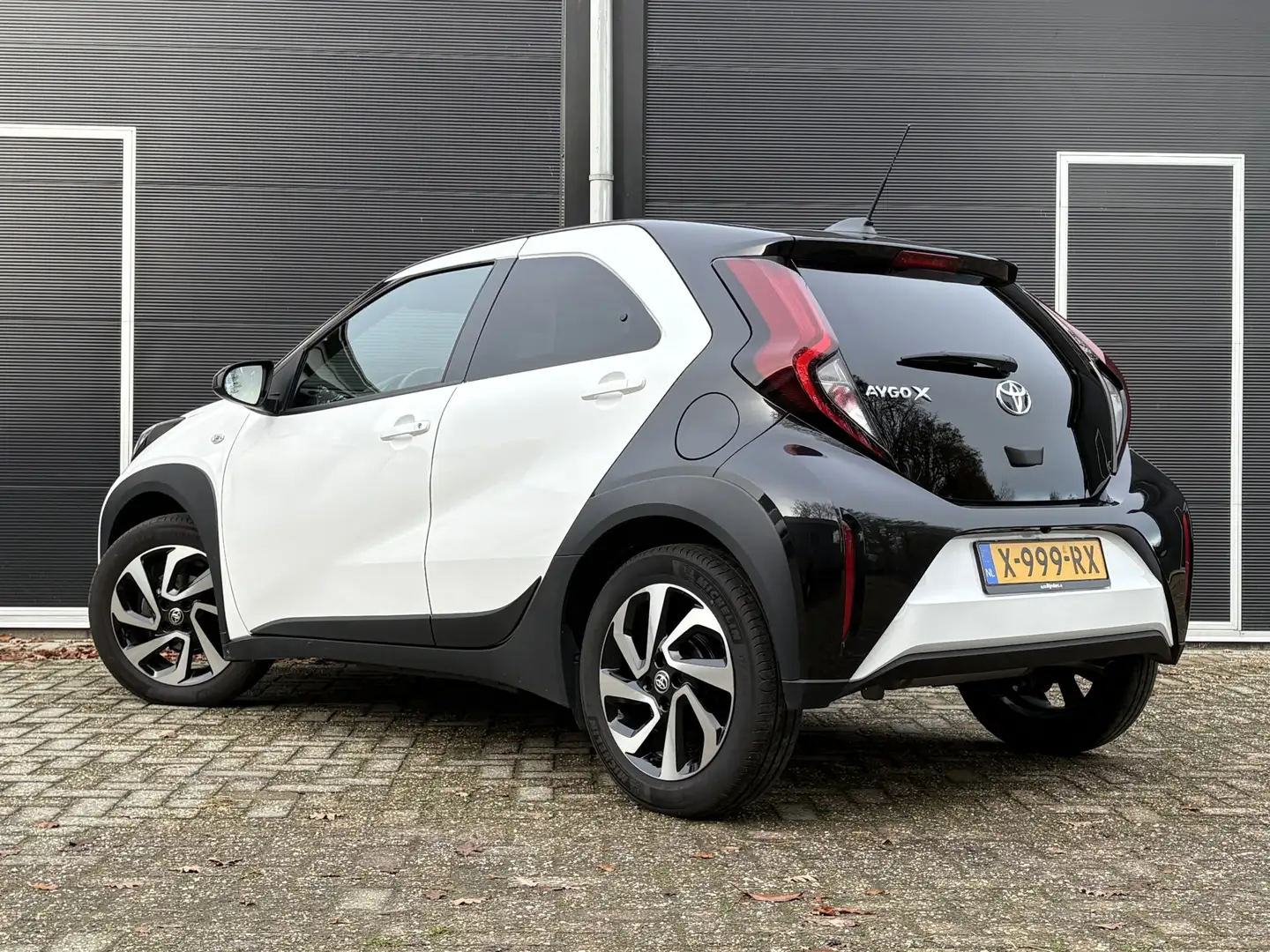 Toyota Aygo X 1.0 VVT-i MT Pulse | Camera | Carplay | NL-auto Wit - 2