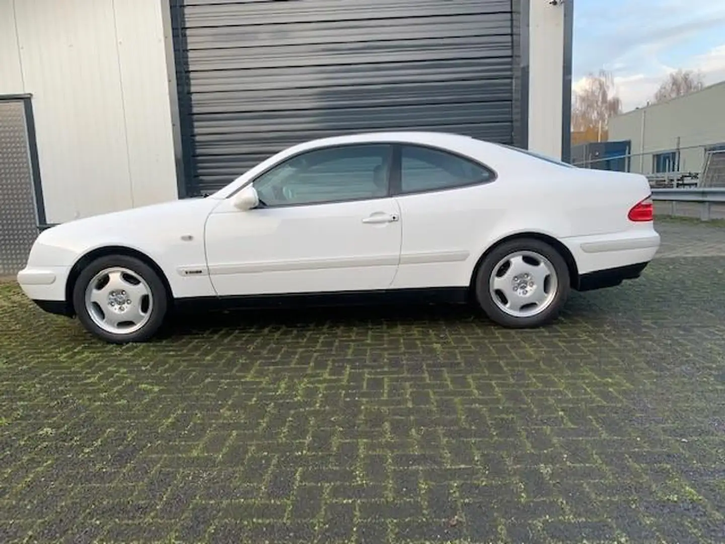 Mercedes-Benz CLK 200 Coupé Sport in topstaat. geen roest. White - 2