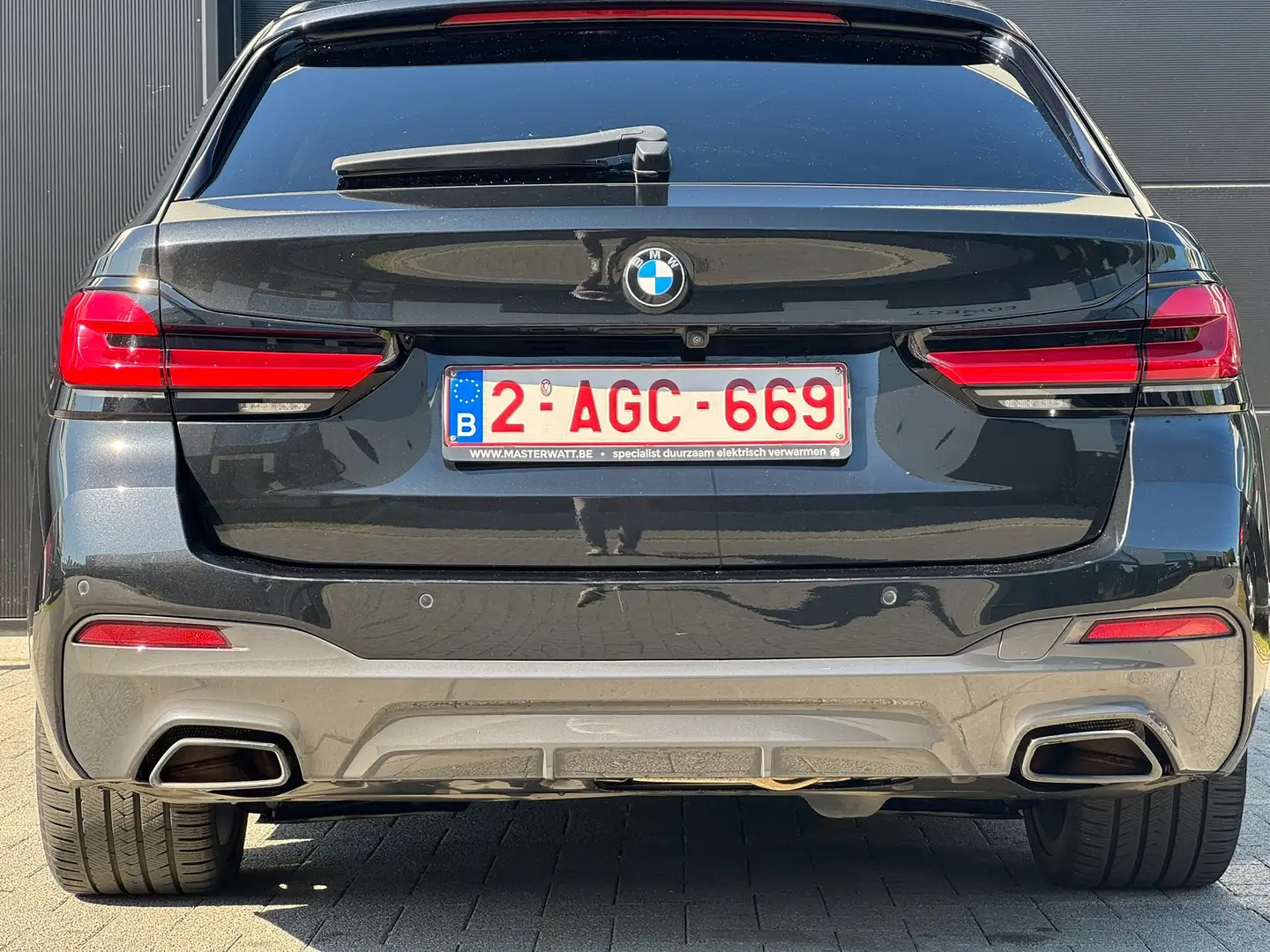 BMW 520 520d xDrive Touring Aut. Zwart - 2