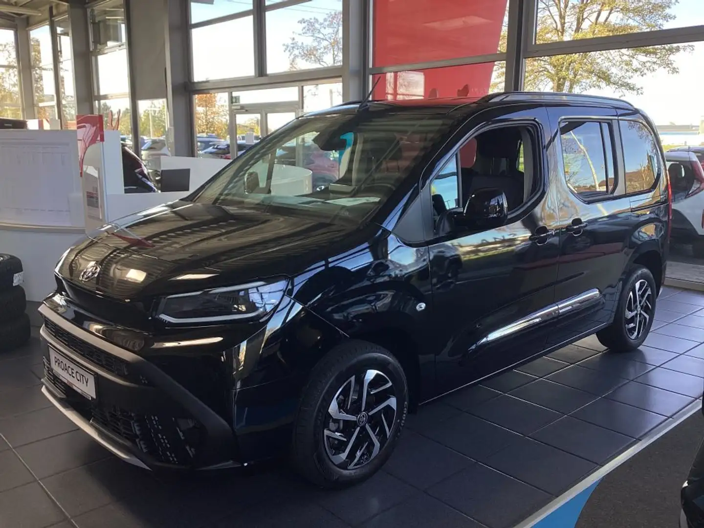 Toyota Proace City Verso 1.2 Turbo L1 Teamplayer - 2