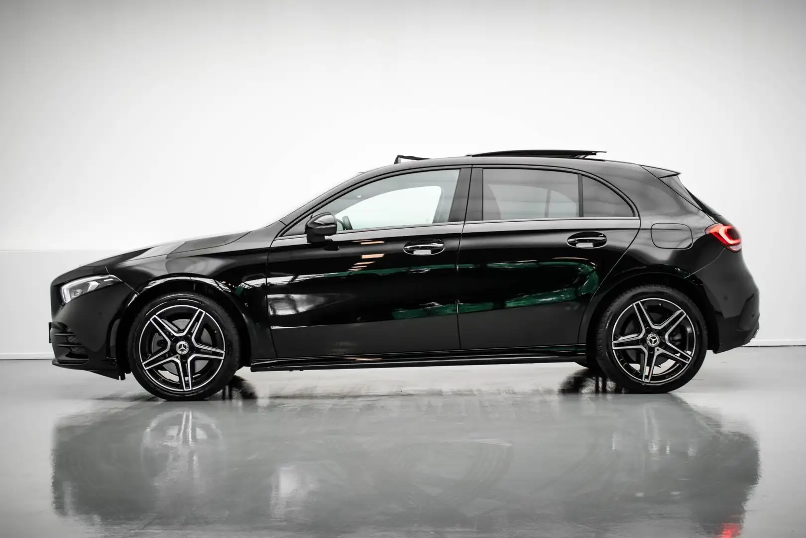 Mercedes-Benz A 250 e AMG Line |Pano|Ambient|Camera Zwart - 2