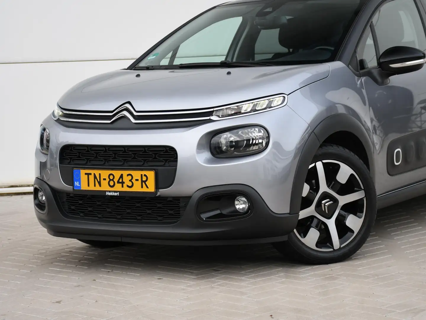Citroen C3 Shine 1.2 PureTech 110pk Automaat DAB | NAVI | APP Grijs - 2