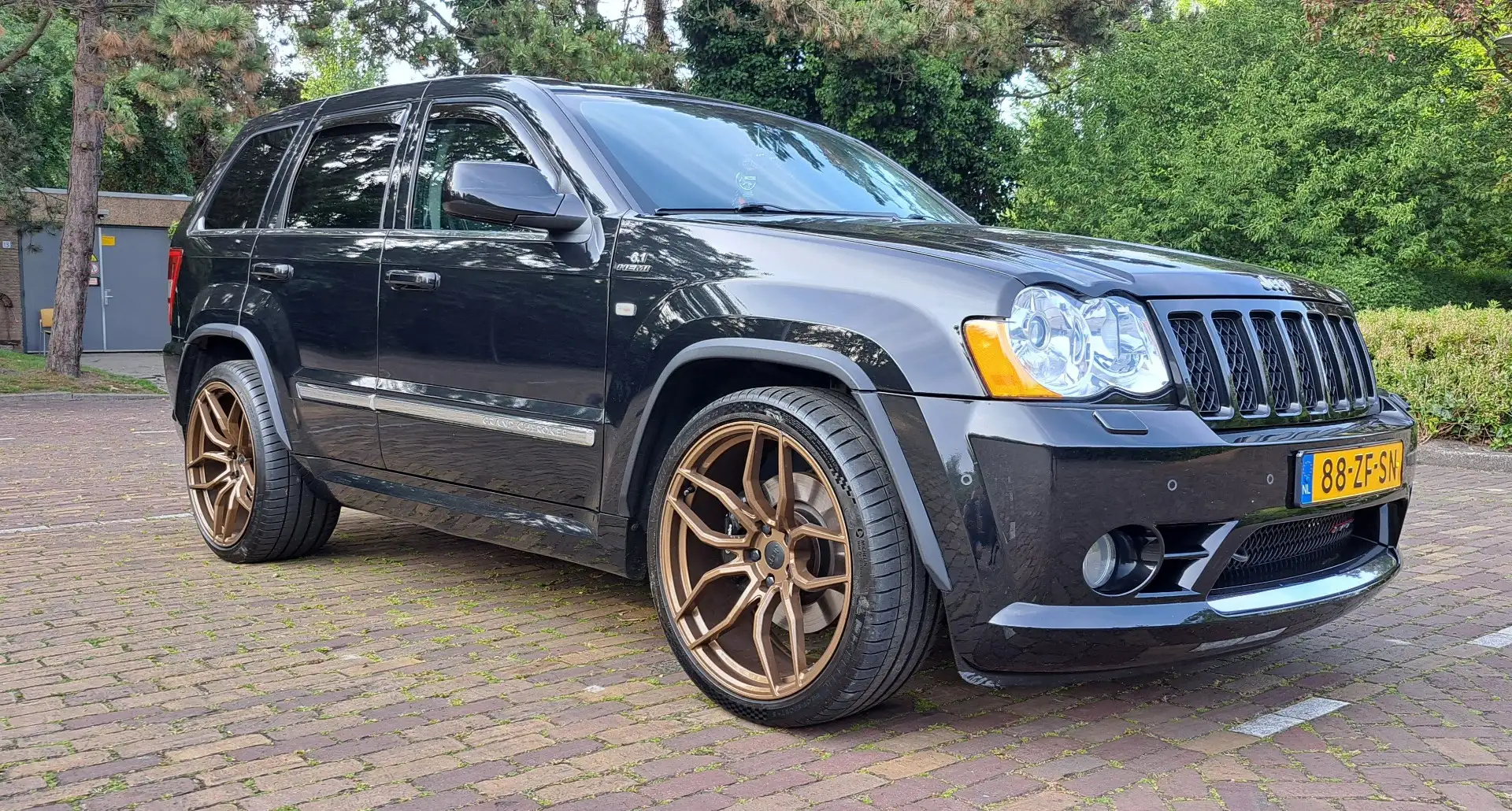 Jeep Grand Cherokee 6.1 SRT8 - 1