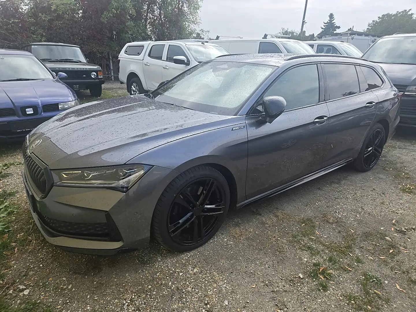 Skoda Superb Kombi 2,0 TSI Sportline DSG Grau - 1