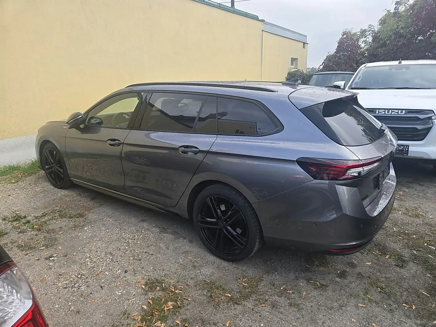 Skoda Superb Kombi 2,0 TSI Sportline DSG Grau - 2