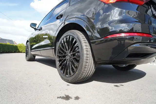 Audi Q3 view 7