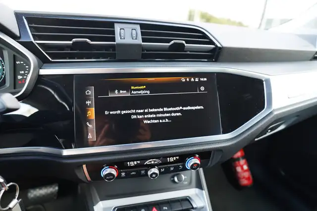 Audi Q3 view 27