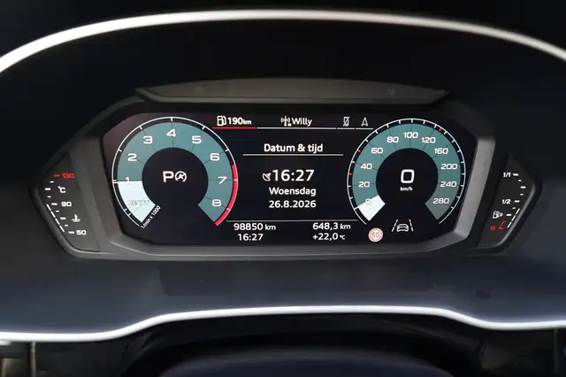 Audi Q3 view 19