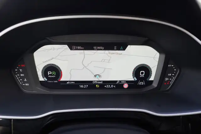 Audi Q3 view 18
