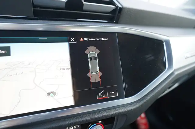 Audi Q3 view 24