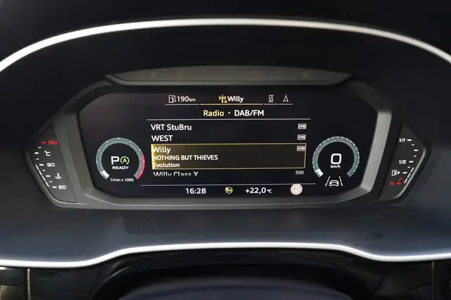 Audi Q3 view 20