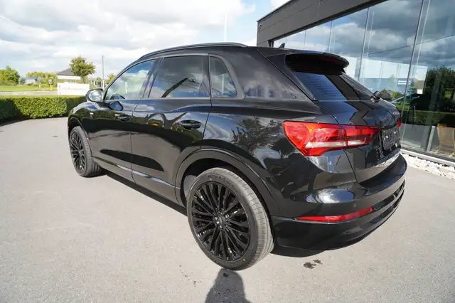 Audi Q3 view 13