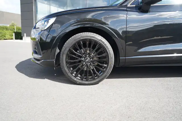 Audi Q3 view 6