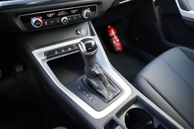 Audi Q3 view 28