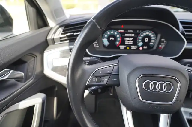 Audi Q3 view 17