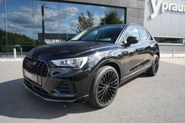 Audi Q3 view 5