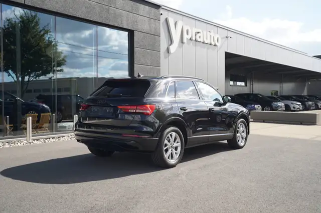 Audi Q3 view 2