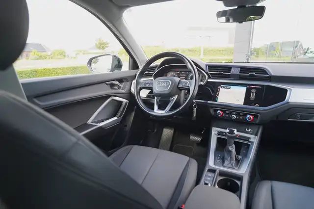 Audi Q3 view 29