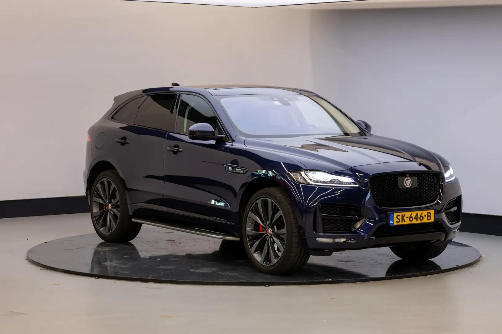 Jaguar F-Pace 2.0 Portfolio AWD 30t Синій - 1
