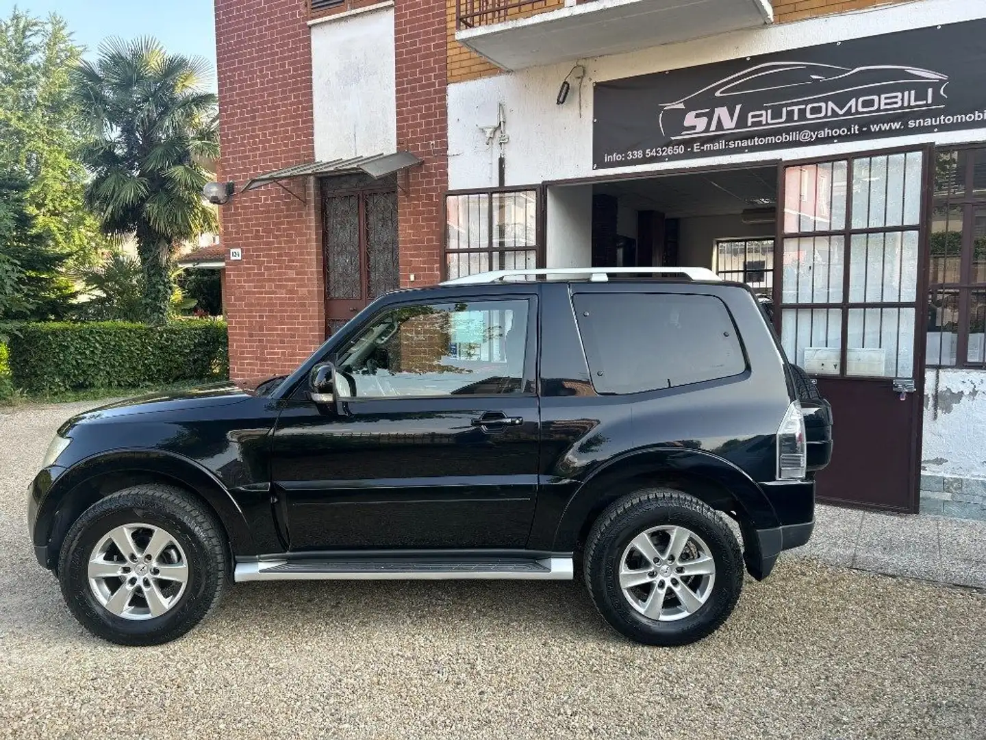 Mitsubishi Pajero 3.2 DI-D 16V 3p. Invite Negro - 1