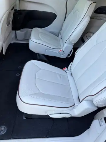 Chrysler Pacifica 2017 — photo 8