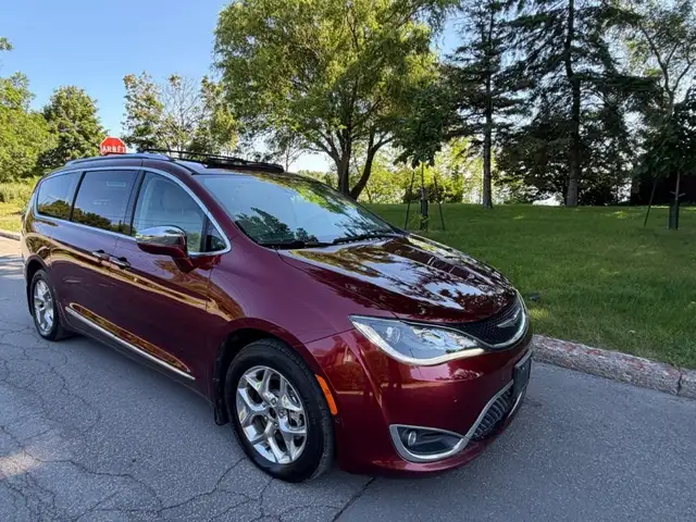 Chrysler Pacifica 2017 — photo 4