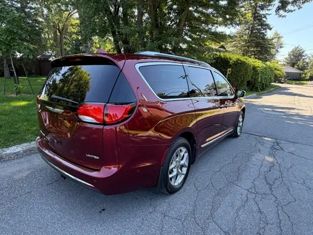 Chrysler Pacifica 2017 — photo 5
